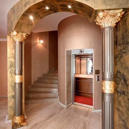 Kristel Hotel 4*