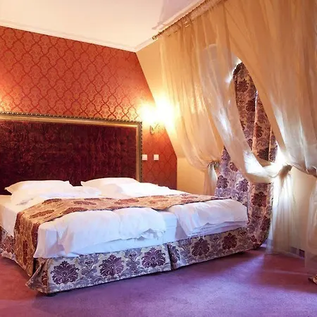 Hotel Kristel 4*
